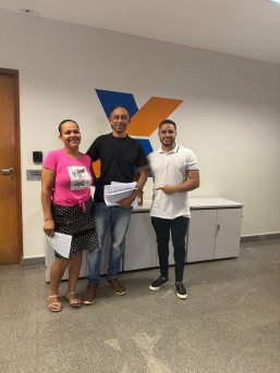 Novo proprietário celebrando a saída do aluguel